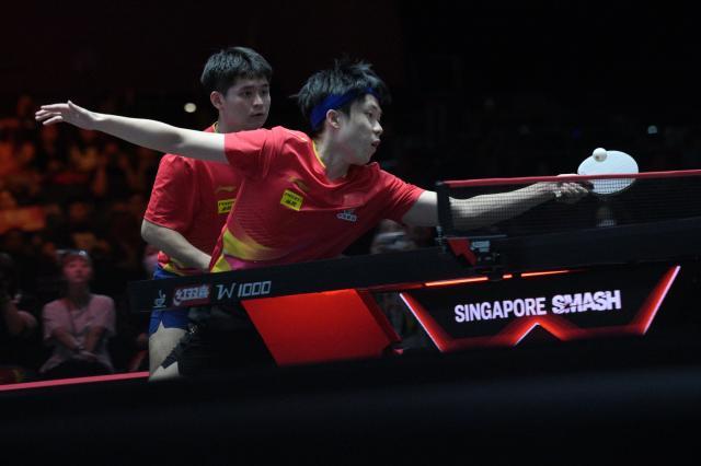 （体育）（7）乒乓球——WTT新加坡大满贯：王楚钦_林诗栋夺得男双冠军XxjpseC007842_20250208_PEPFN0A001.jpg