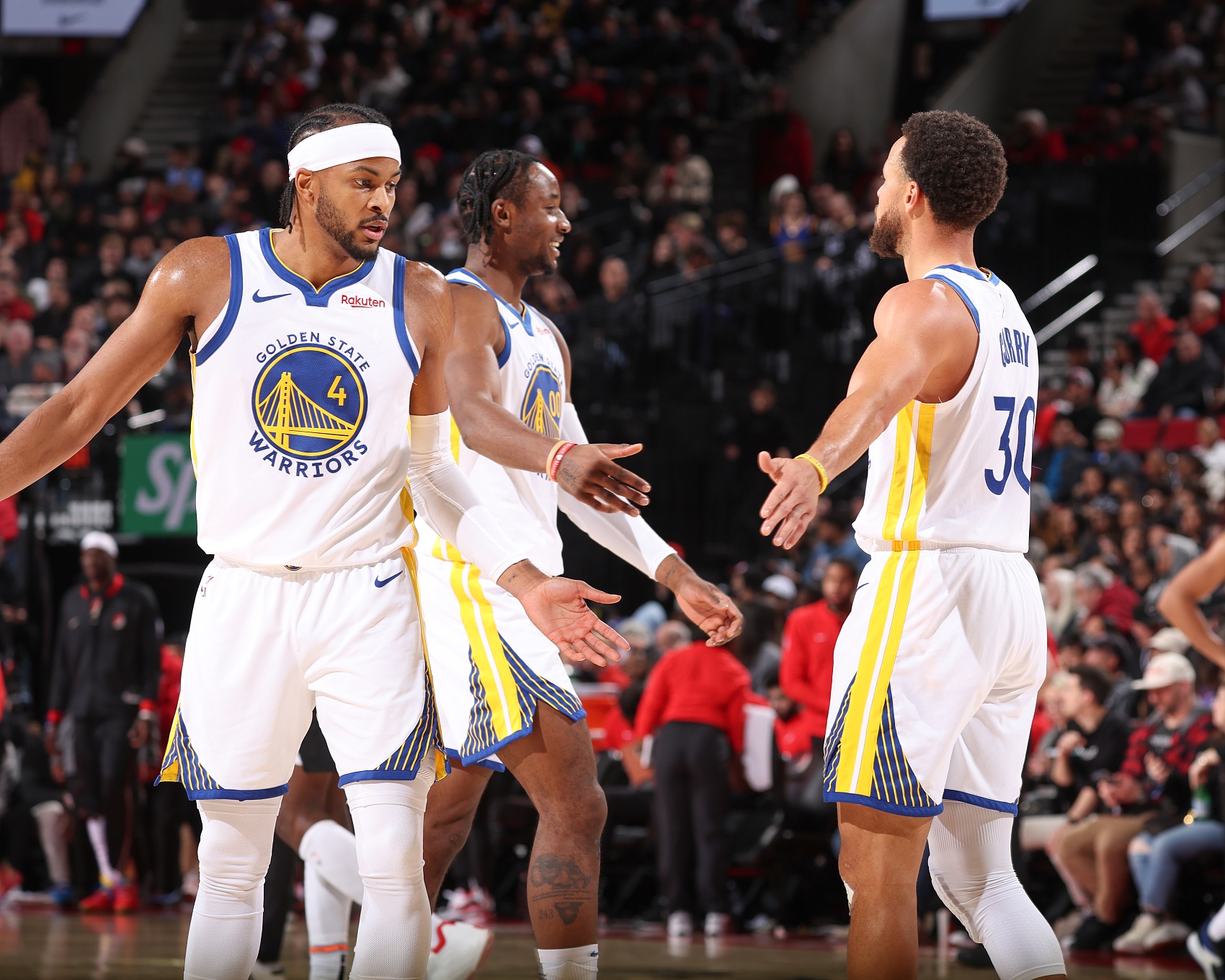 开云APP-库里谈穆迪：他的三分非常有帮助 他不在乎命中率&amp;投篮没有压力