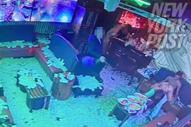 开云APP-莫兰特光顾脱衣舞店内监控泄露 满地钞票女郎伴身