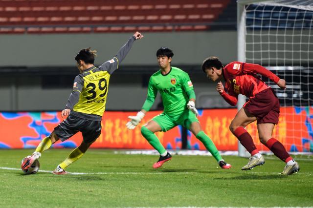 开云APP-5小将登场包揽两粒进球 年轻化的广州队未来可期